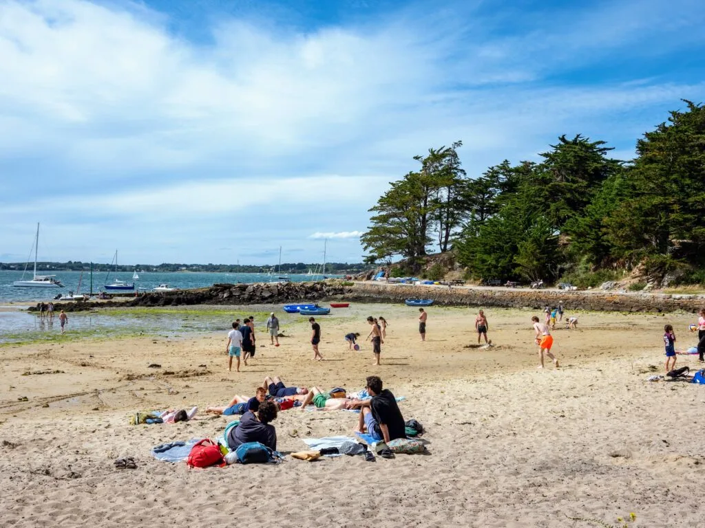 20 Best Things to Do in Brittany with Kids, frugal mum travel guide, photo of Île-aux-Moines