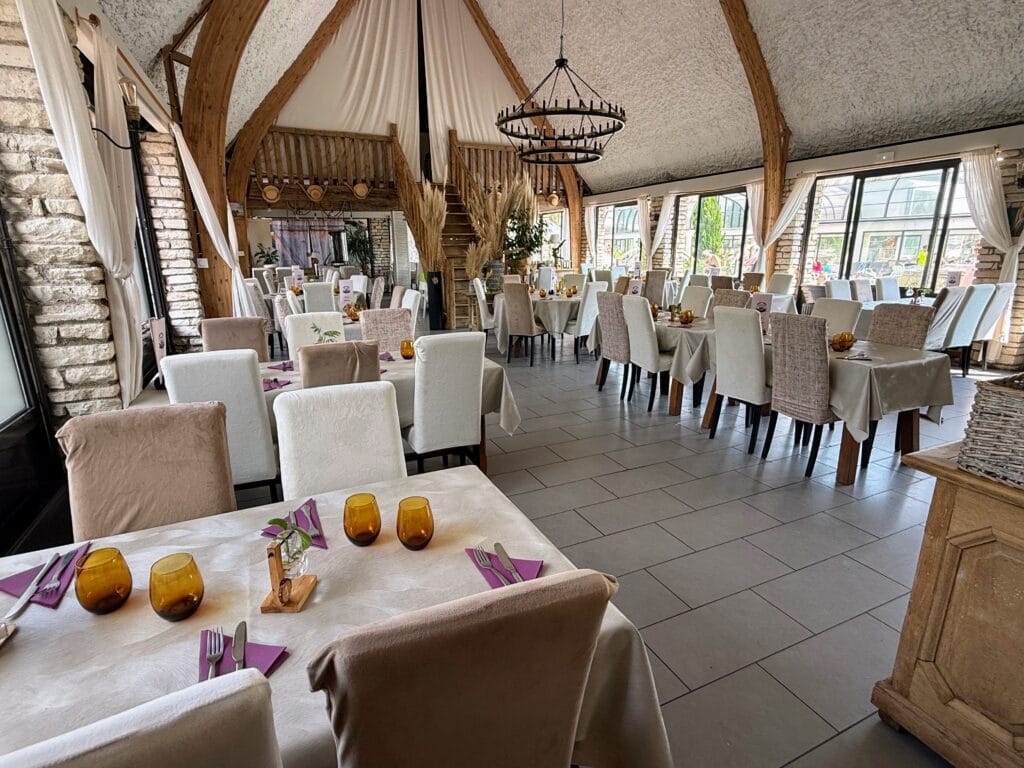 Eurocamp Holiday Review, La Croix du Vieux Pont, Paris, France, frugal mum photo of restaurant