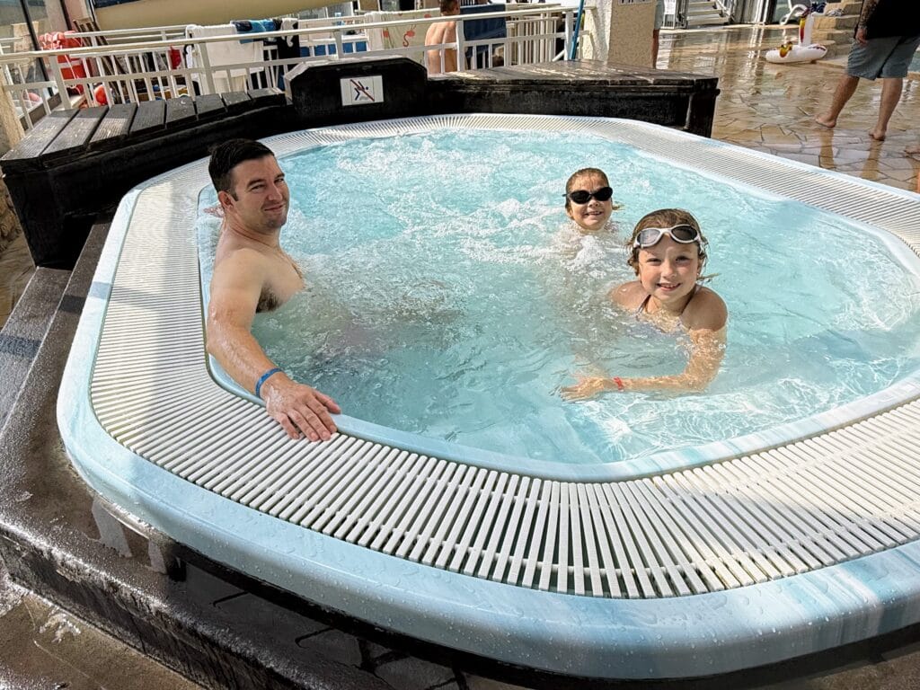 Eurocamp Holiday Review, La Croix du Vieux Pont, Paris, France, frugal mum photo of jacuzzi