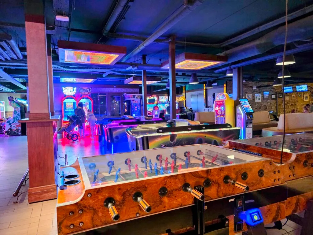 Duinrell Holiday and theme park, frugal mum review, the Netherlands, photo of games room