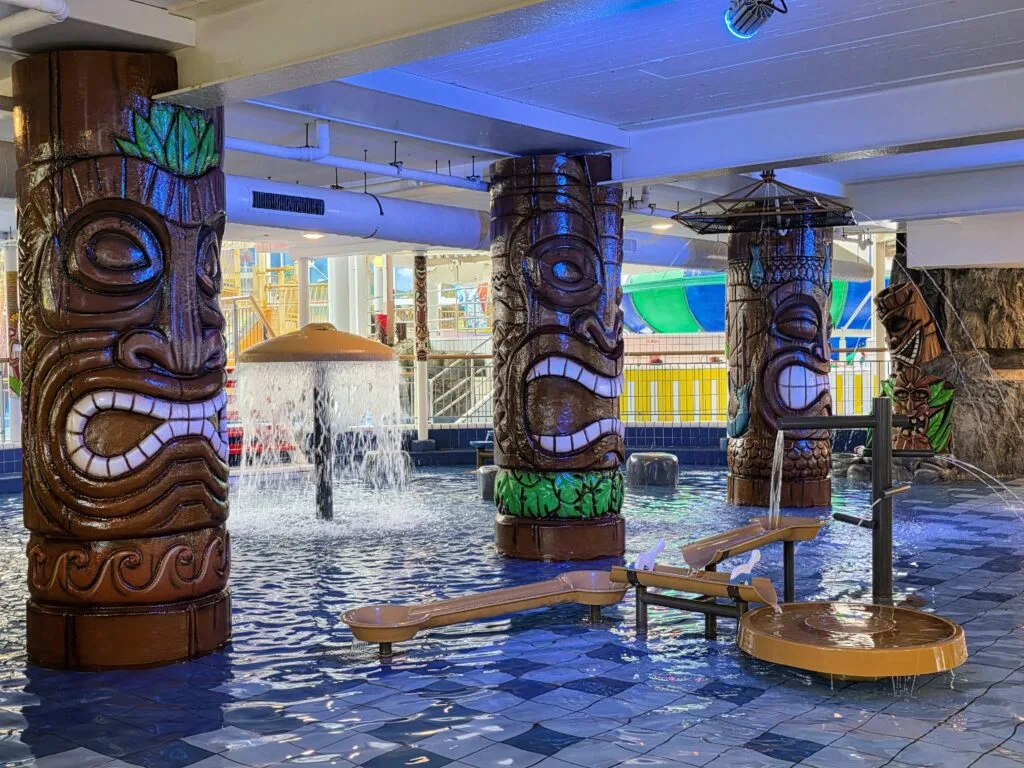Duinrell Holiday and theme park, frugal mum review, the Netherlands, photo of baby pool