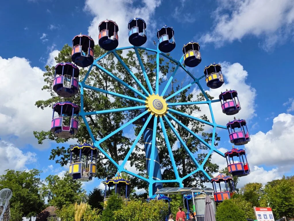 Duinrell Holiday and theme park, frugal mum review, the Netherlands, photo of ferris wheel
