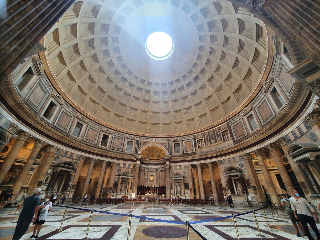 italy, frugal mum family photo, review, rome in a day, budget with kids, inside dome