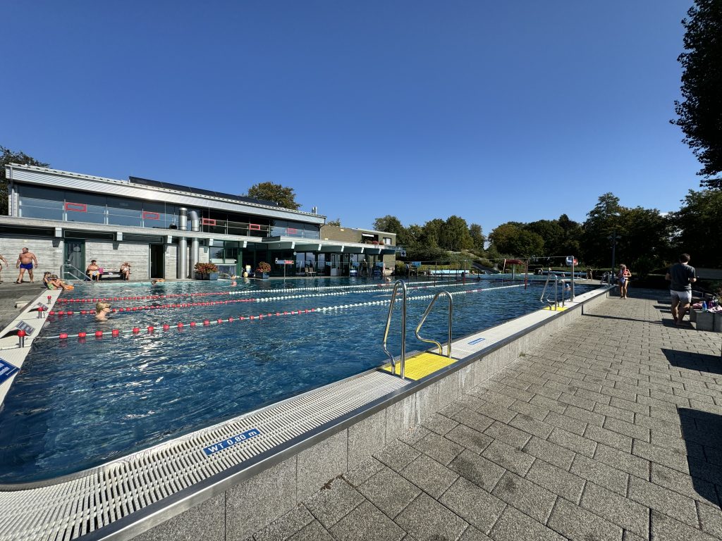 frugal mum guide, Freibad Aquamarin Wasserburg review swimming pool, lindau, germany photo of pool