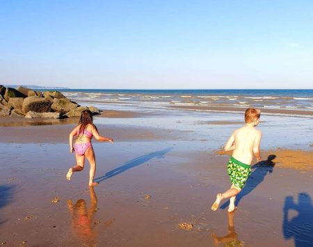 frugal mum children running at beach
