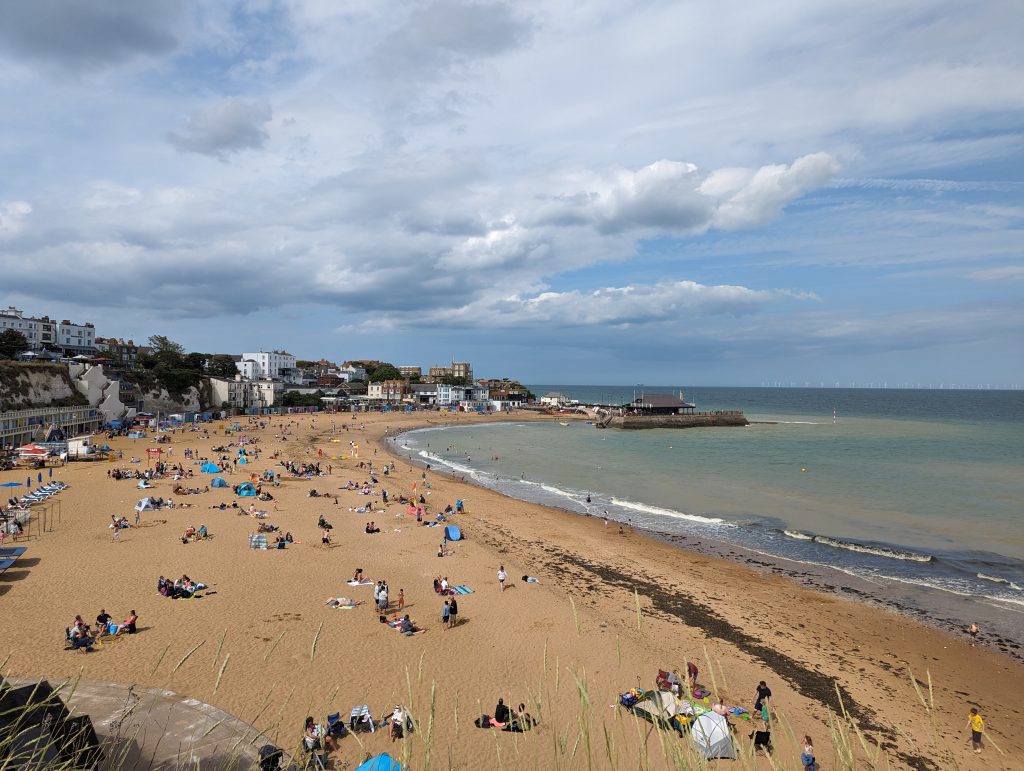 Free Day Out with the Kids, broadstairs beach, viking bay, Kent, frugal mum photo of seaside