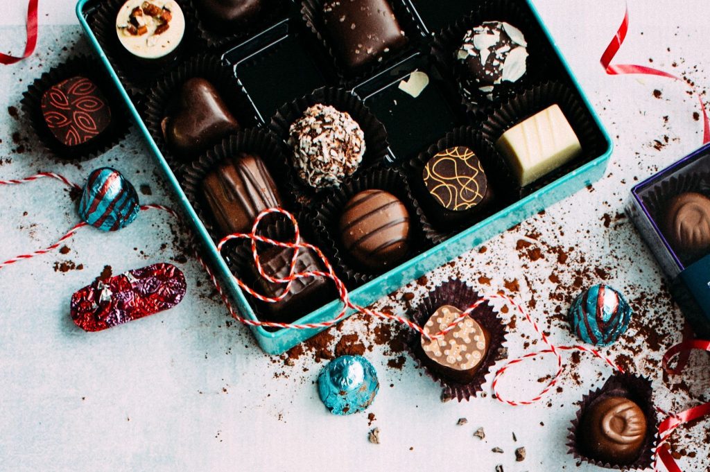 posh box of chocolates, Homemade DIY gift hamper ideas on a budget, frugal mum guide