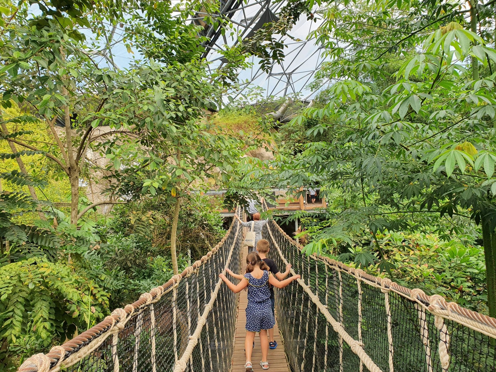 How to home educate on a budget, UK discounts, freebies & tips for travel, resources & days out guide, photo of frugal mum children at the eden project