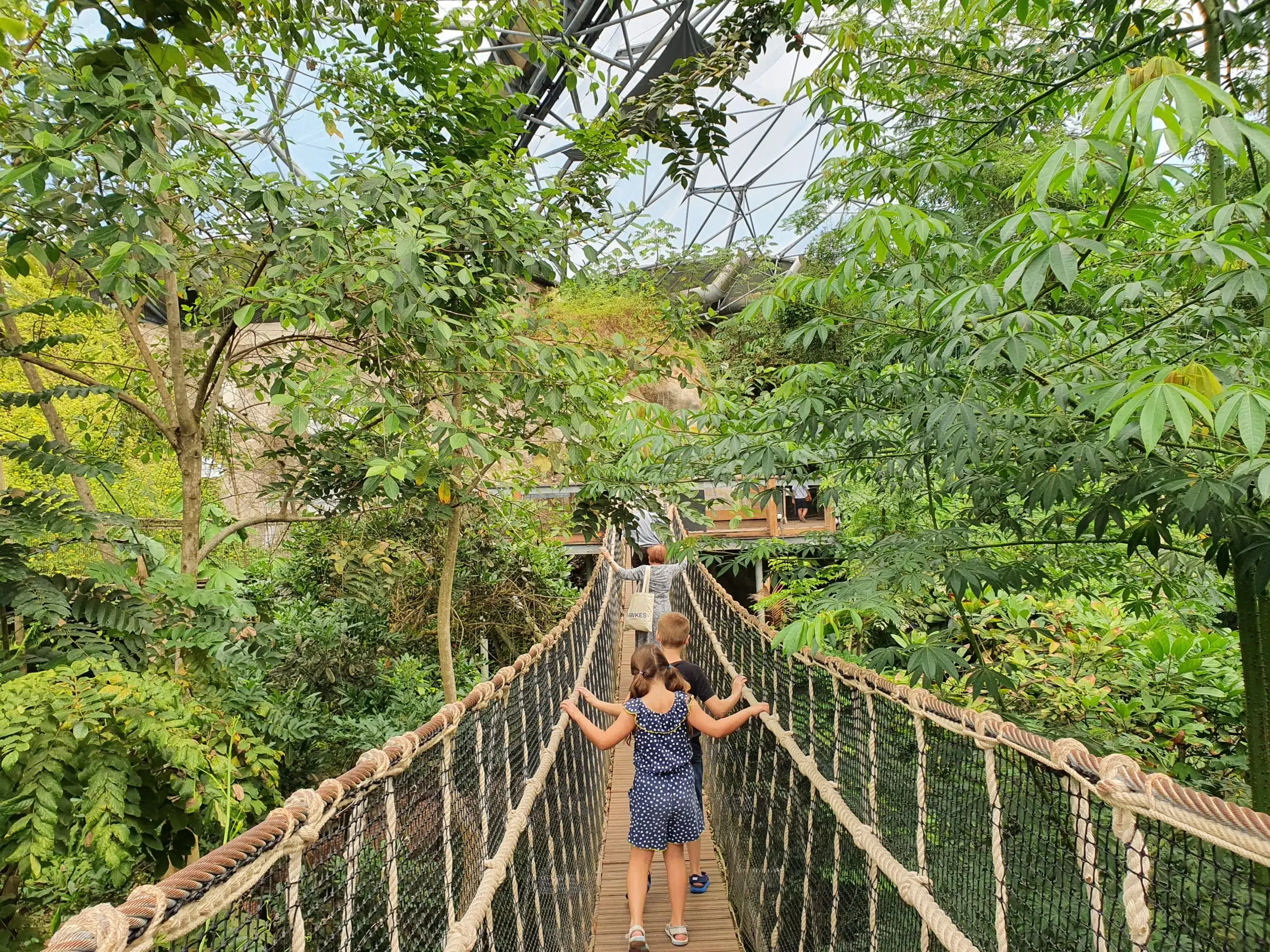 How to home educate on a budget, UK discounts, freebies & tips for travel, resources & days out guide, photo of frugal mum children at the eden project