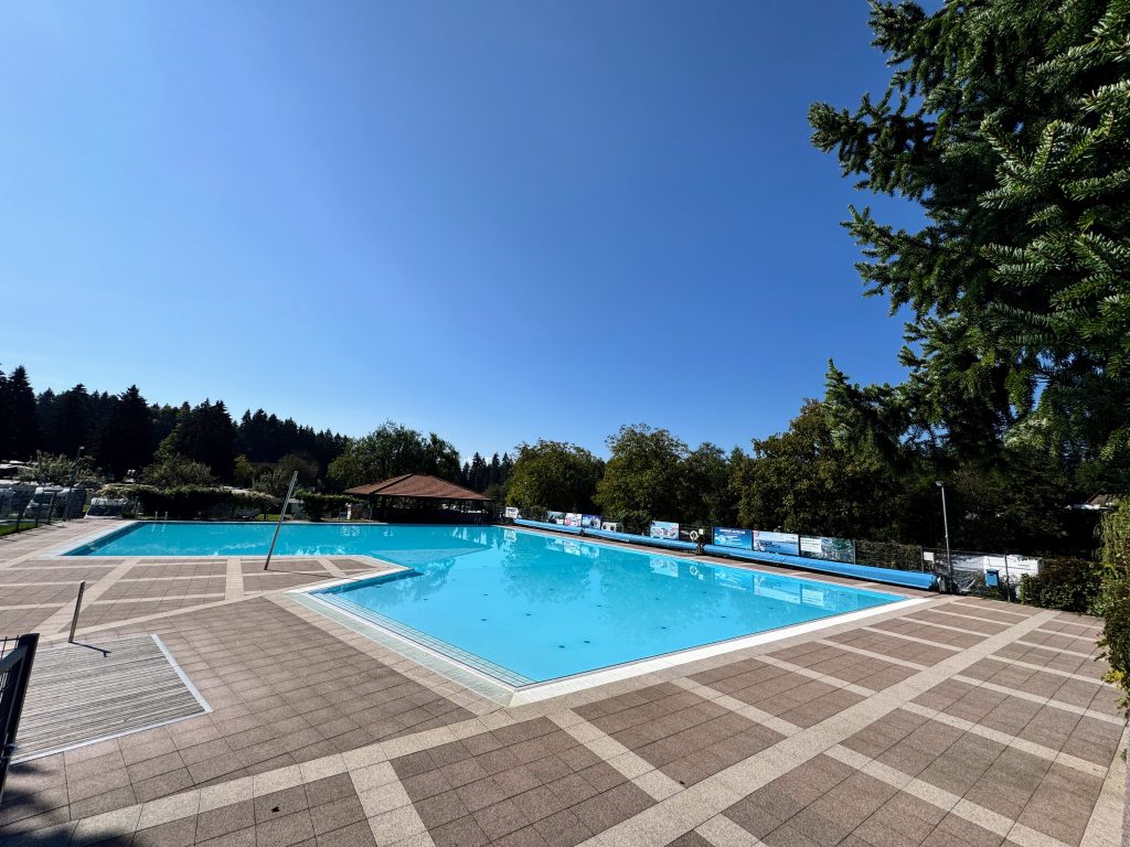 Eurocamp Holiday Review, Gitzenweiler Hof, Lindau, Bavaria, Germany, frugal mum photo swimming pool