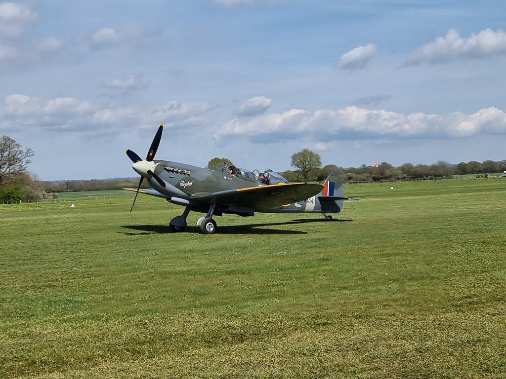 Free Day Out with the Kids, headcorn aerodrome, Kent, frugal mum photo of aeroplane