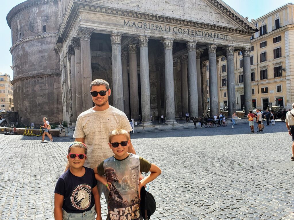 pantheon, italy, frugal mum family photo, review, rome in a day, budget with kids