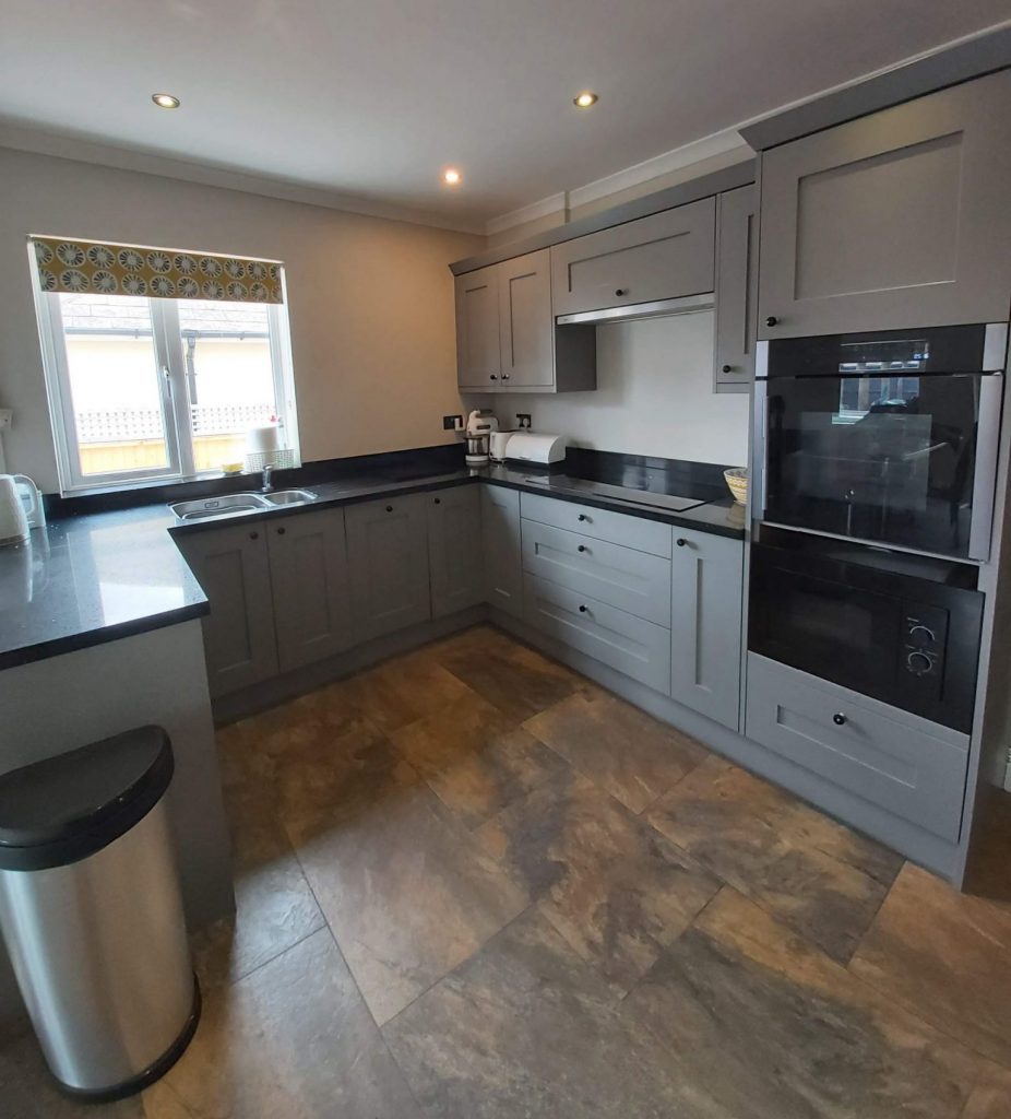 paint kitchen cupboards, frugal mum step by step guide, before and after photo, farrow and ball, moles breath