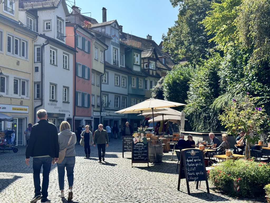 Germany with Kids, The best things to do in Lindau, Bavaria, frugal mum guide, photo of lindau streets