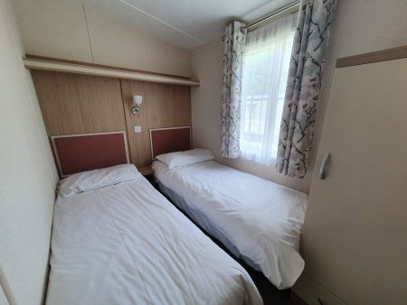 Isle of Wight, Parkdean Lower Hyde Holiday Park Review, sun newspaper holiday, Frugal mum accommodation, mobile home interior, twin room