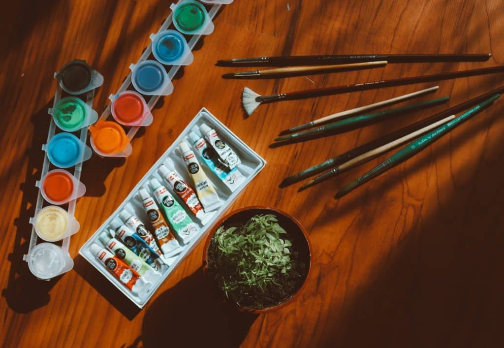 photo of art items, Homemade DIY gift hamper ideas on a budget