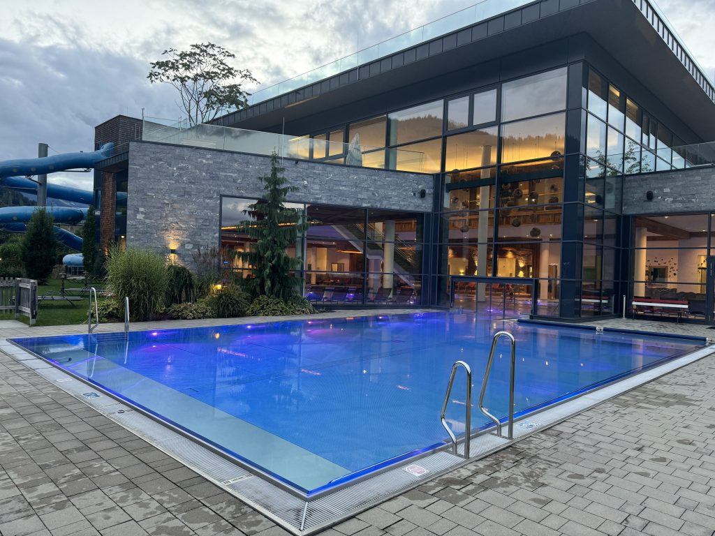 Eurocamp Holiday Review, Sportcamp Woferlgut, Zell am See, Austria, frugal mum photo pool