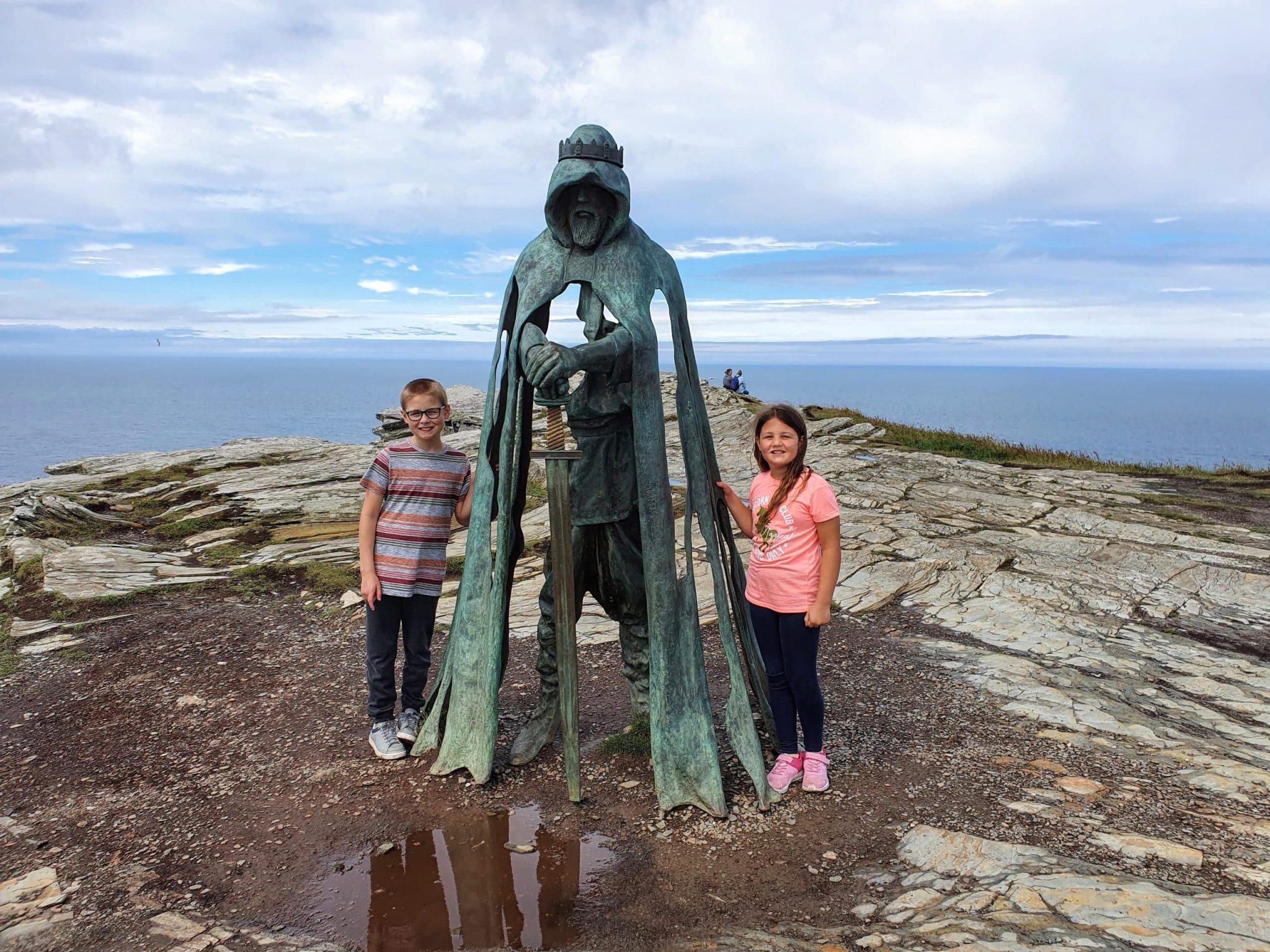 Cornwall with kids, review, Tintagel Castle, English Heritage, photo, frugal mum children, king arthur statue