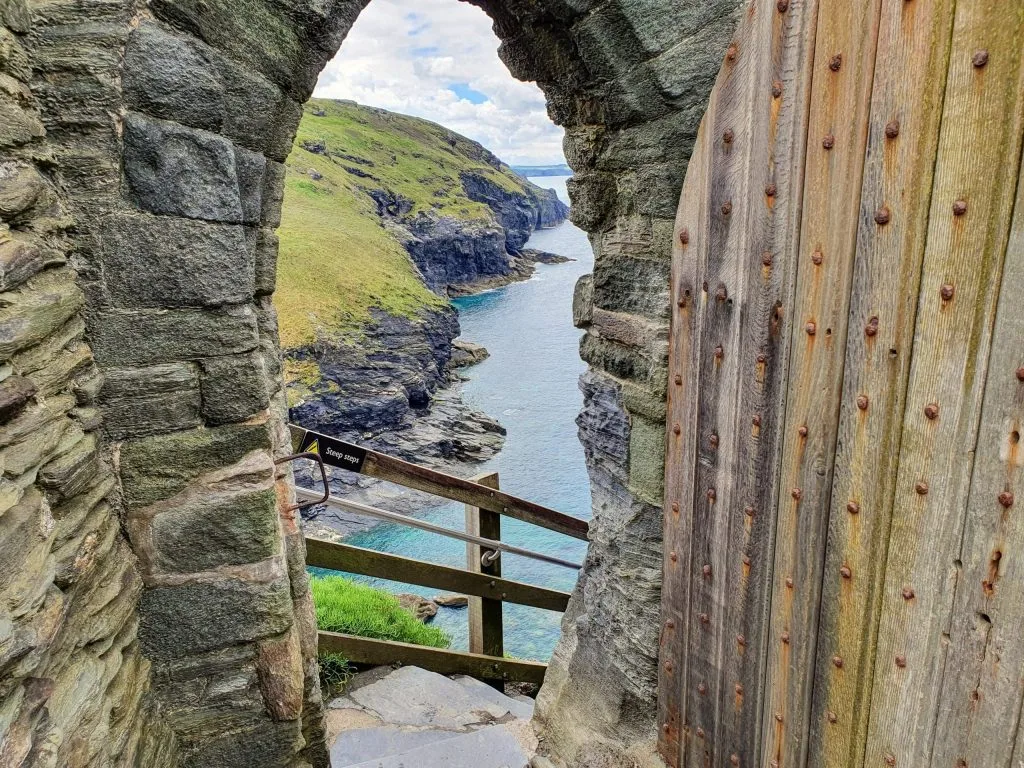 best things to do in Cornwall with kids, frugal mum family holiday itinerary guide