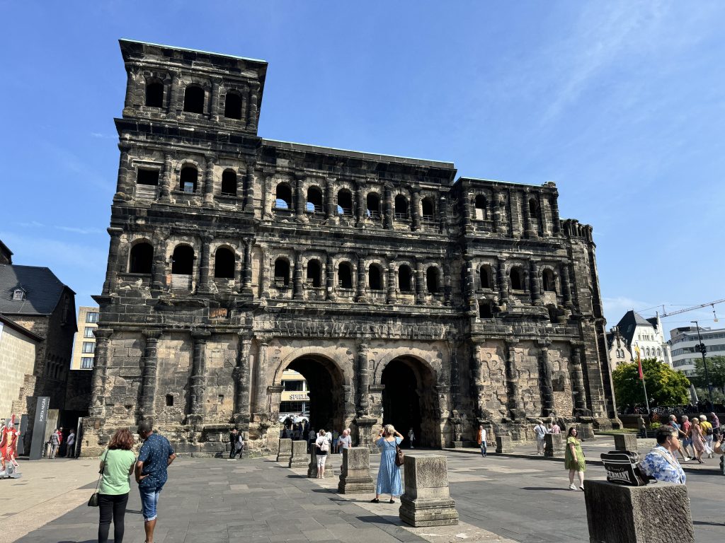 What are the best things to do in Trier with kids, frugal mum photo porta nigra
