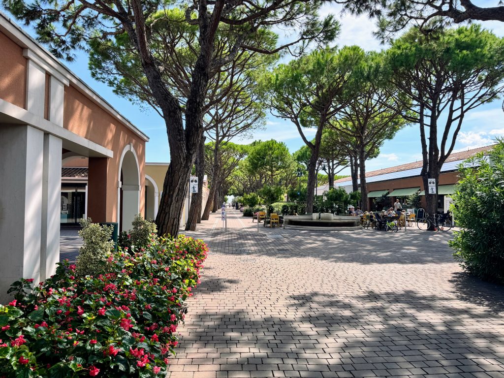 Eurocamp Holiday Review: Union Lido, Venetian Riviera, Italy, frugal mum photo, shops