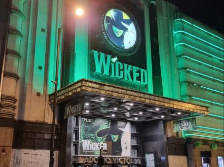 wicked theatre show family review, frugal mum photo, Apollo Victoria London, wicked, outside