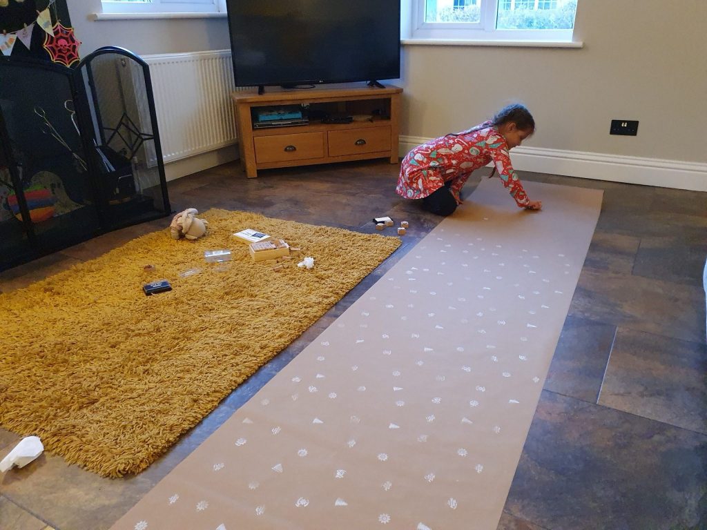 frugal mum child printing christmas paper, brown paper, stamps, ink, gift wrapping, craft